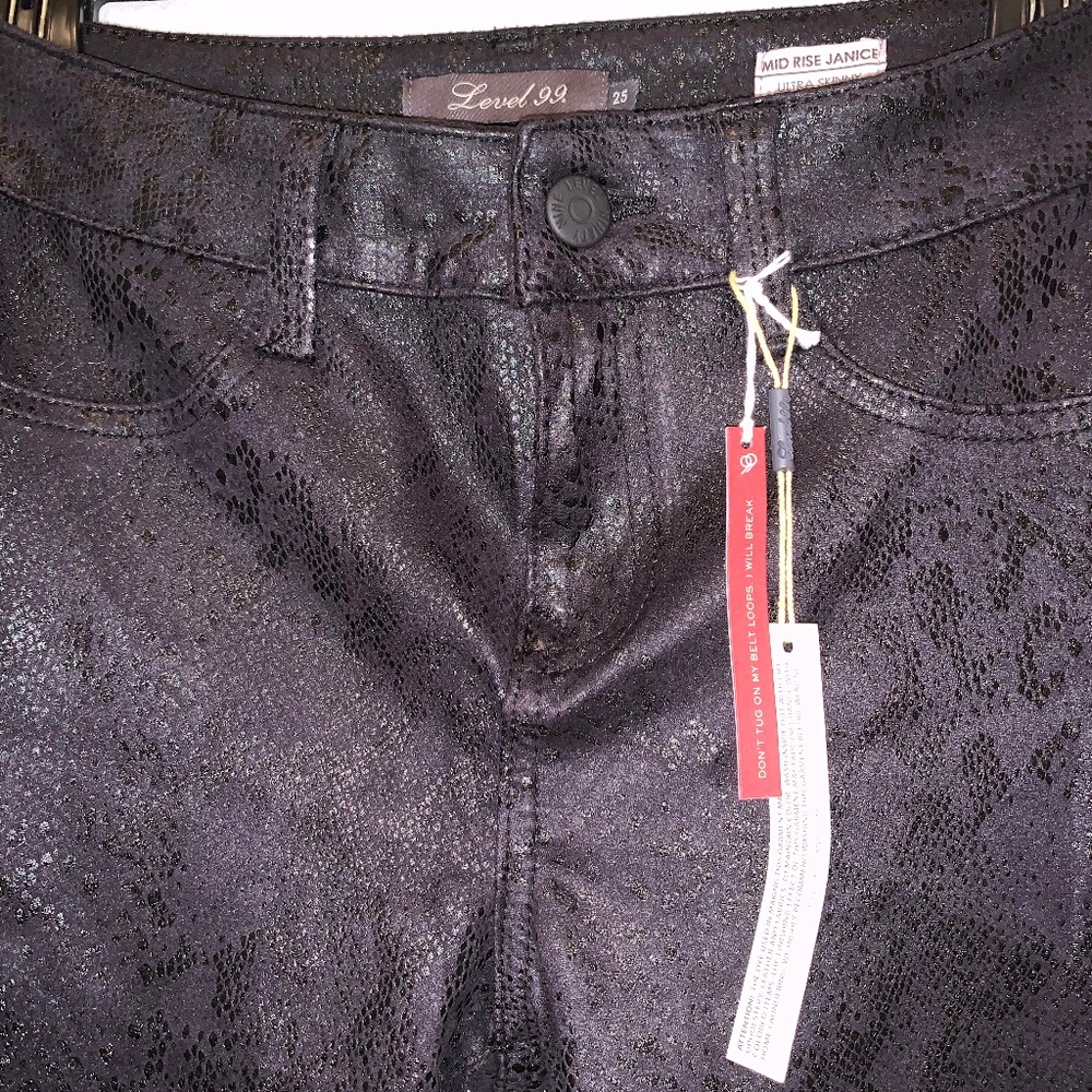 Level 99 Mid Rise Janice Ultra Skinny